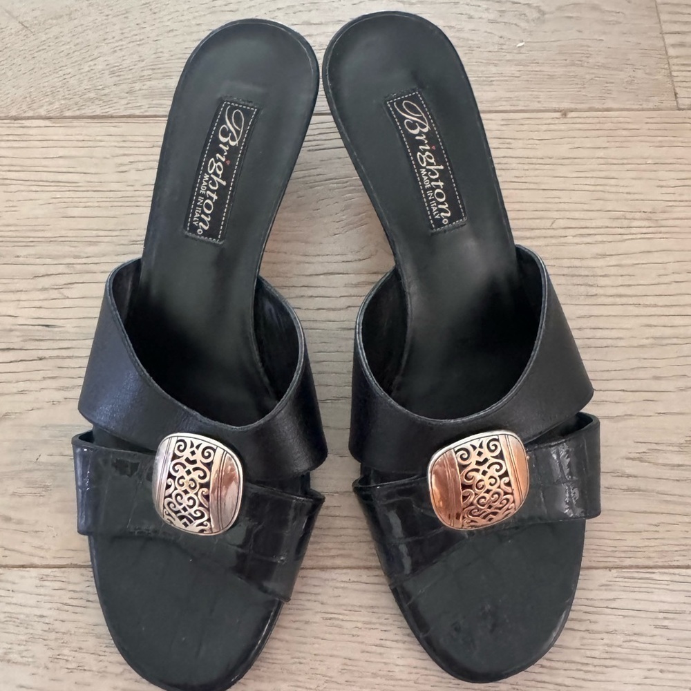 Brighton Kaye black leather sandals with patent croc-embossed strap size 7
